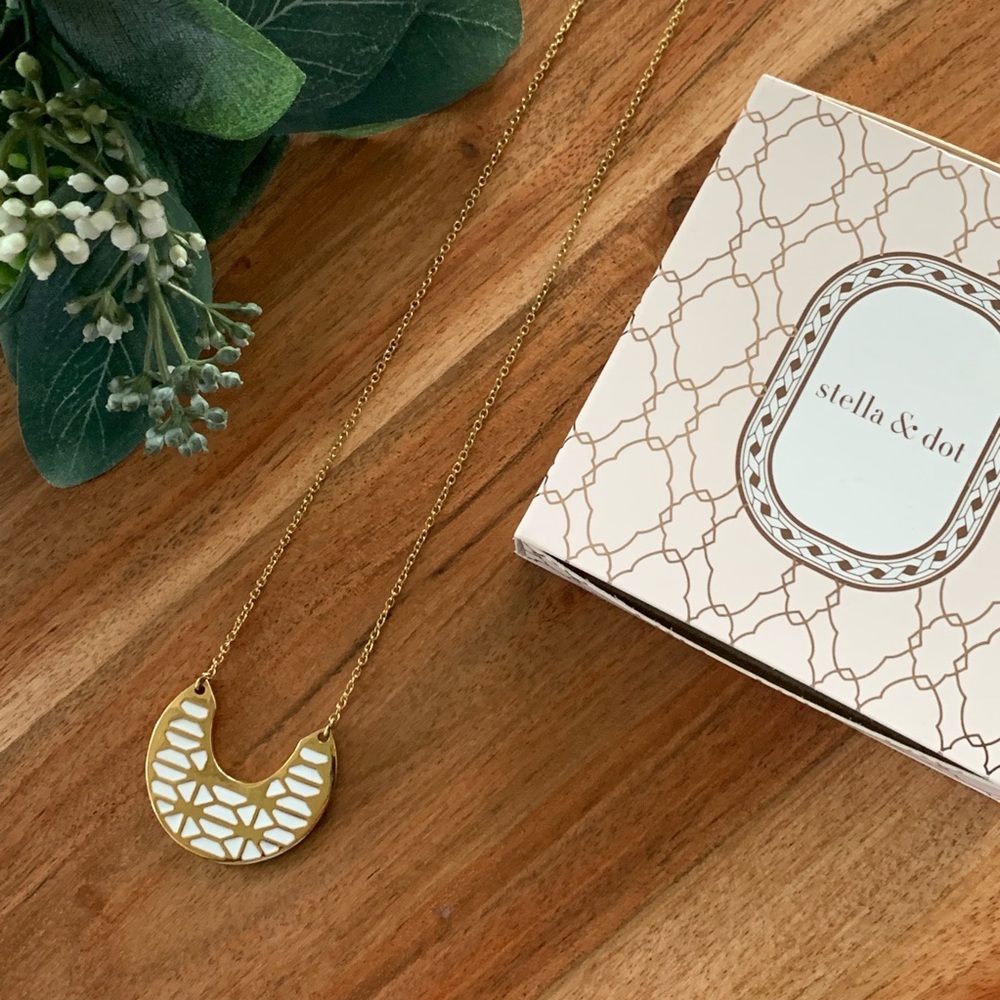 Stella & Dot Breezeblock Enamel Pendant Necklace